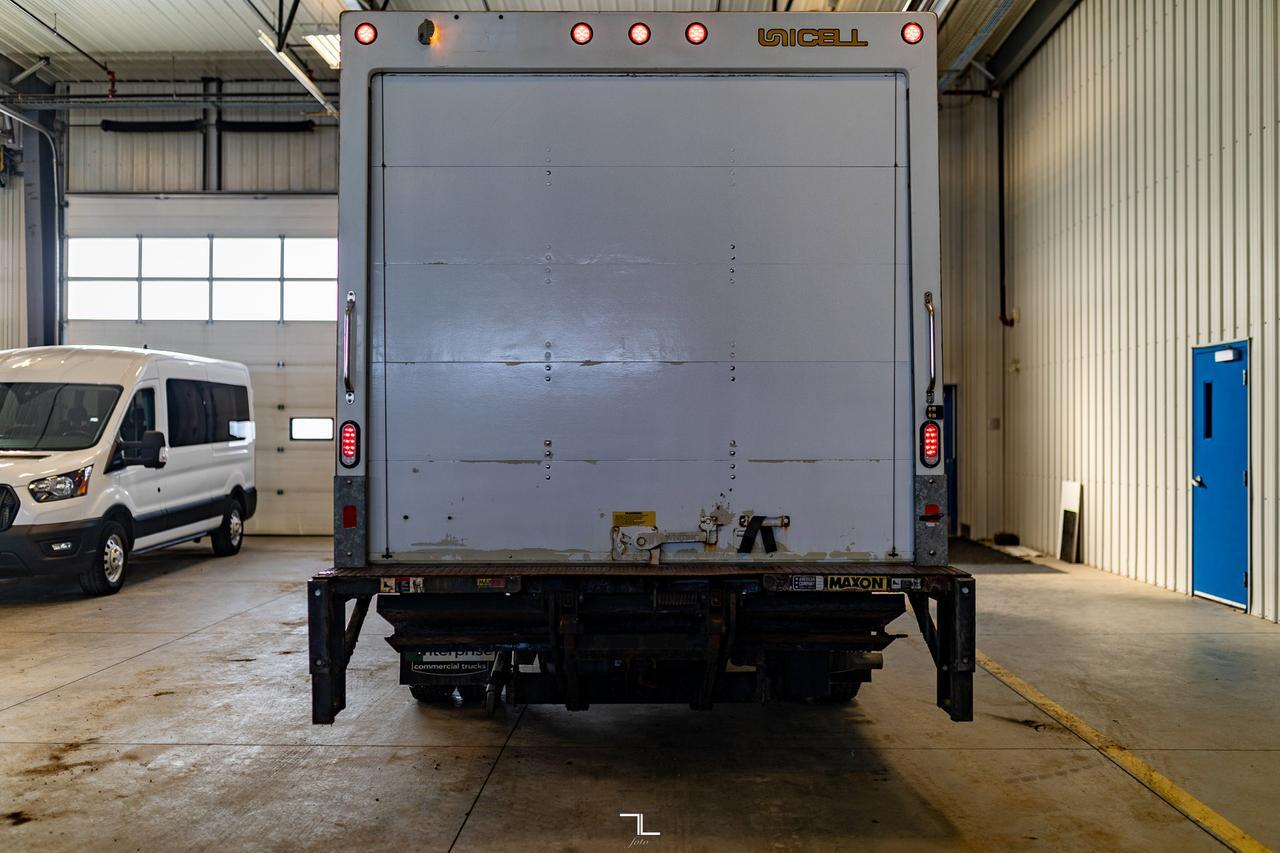 2021 Ford E-450 Cube Van Power Liftgate Red Deer AB