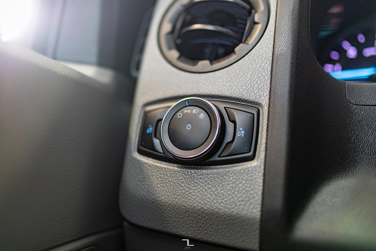 2021 Ford E-450 Cube Van Power Liftgate Red Deer AB