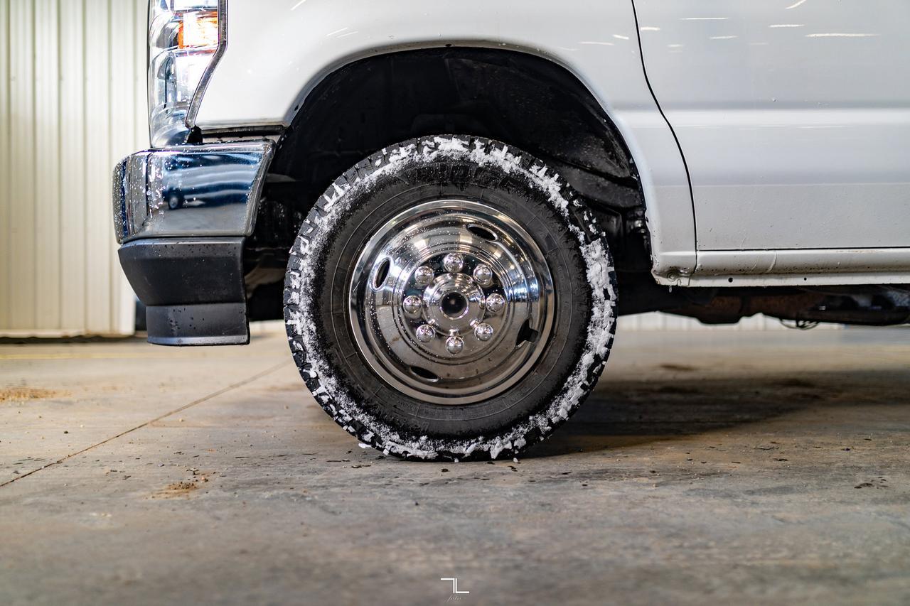 2021 Ford E-450 Cube Van Power Liftgate Red Deer AB