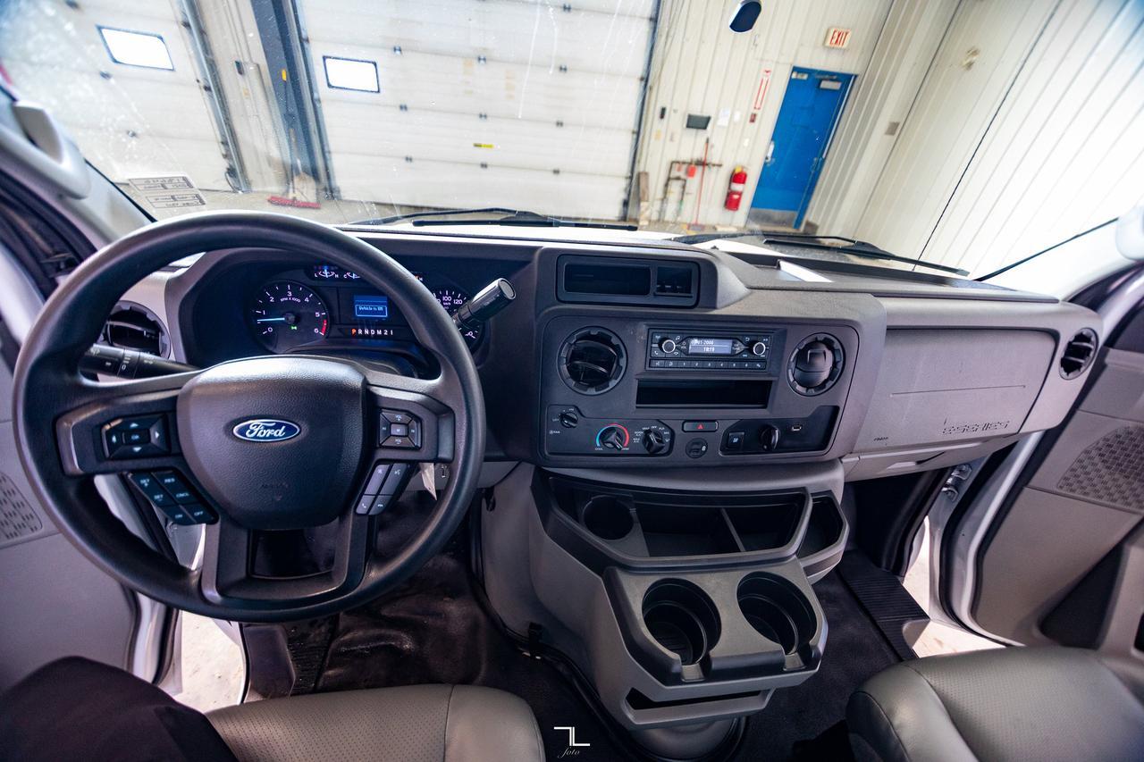 2021 Ford E-450 Cube Van Power Liftgate Red Deer AB