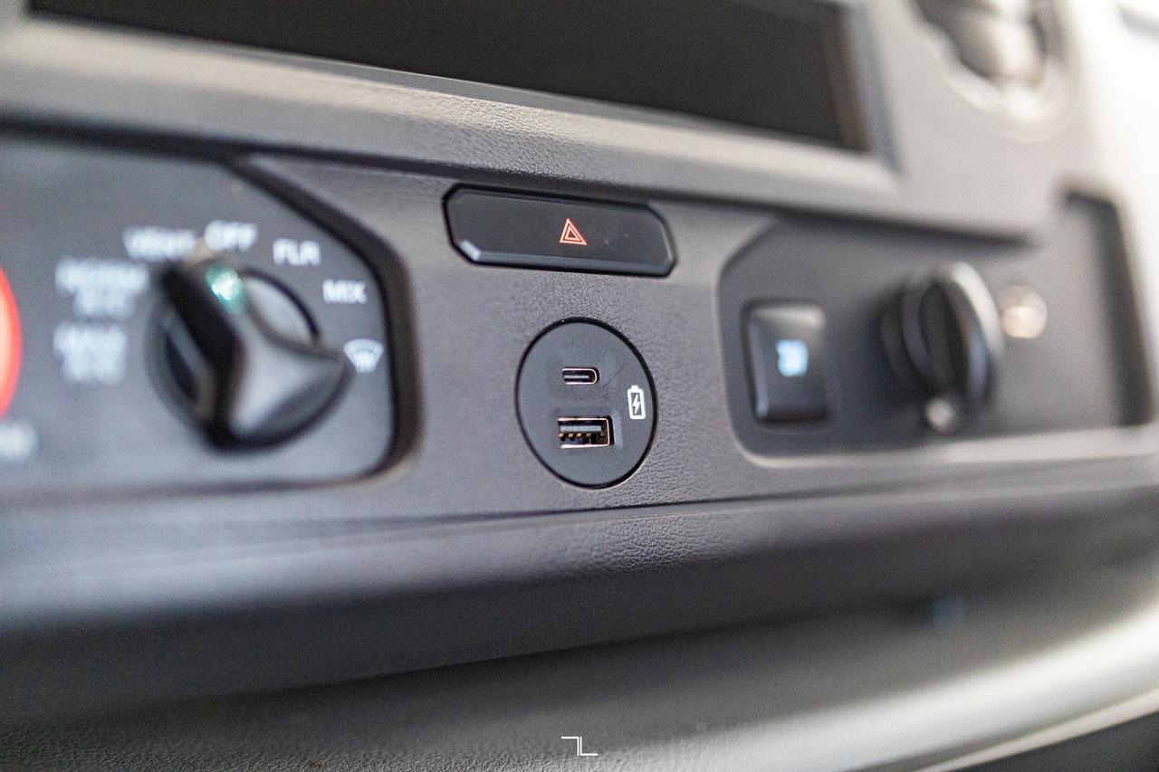 2021 Ford E-450 Cube Van Power Liftgate Red Deer AB