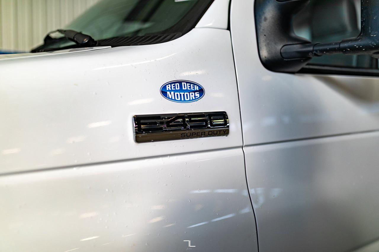 2021 Ford E-450 Cube Van Power Liftgate Red Deer AB