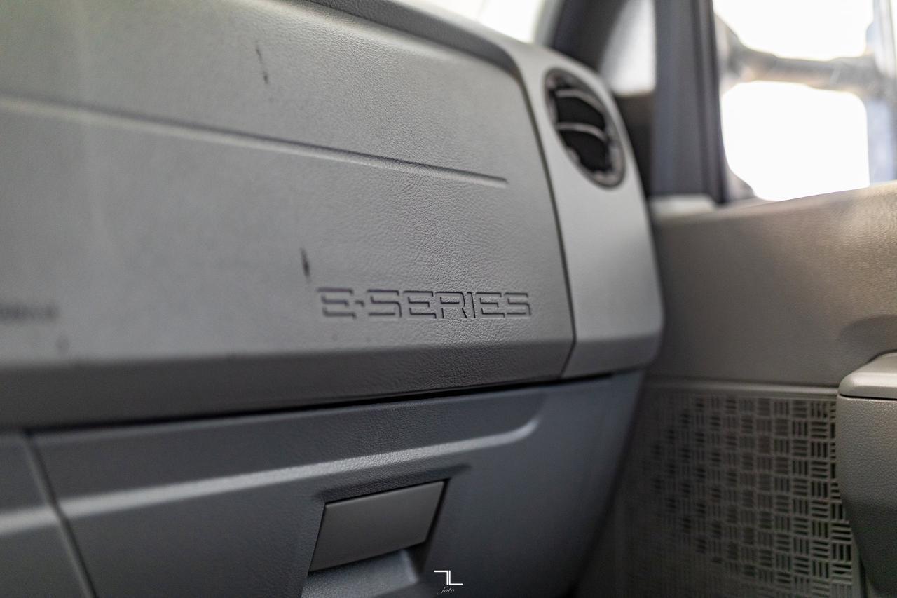 2021 Ford E-450 Cube Van Power Liftgate Red Deer AB