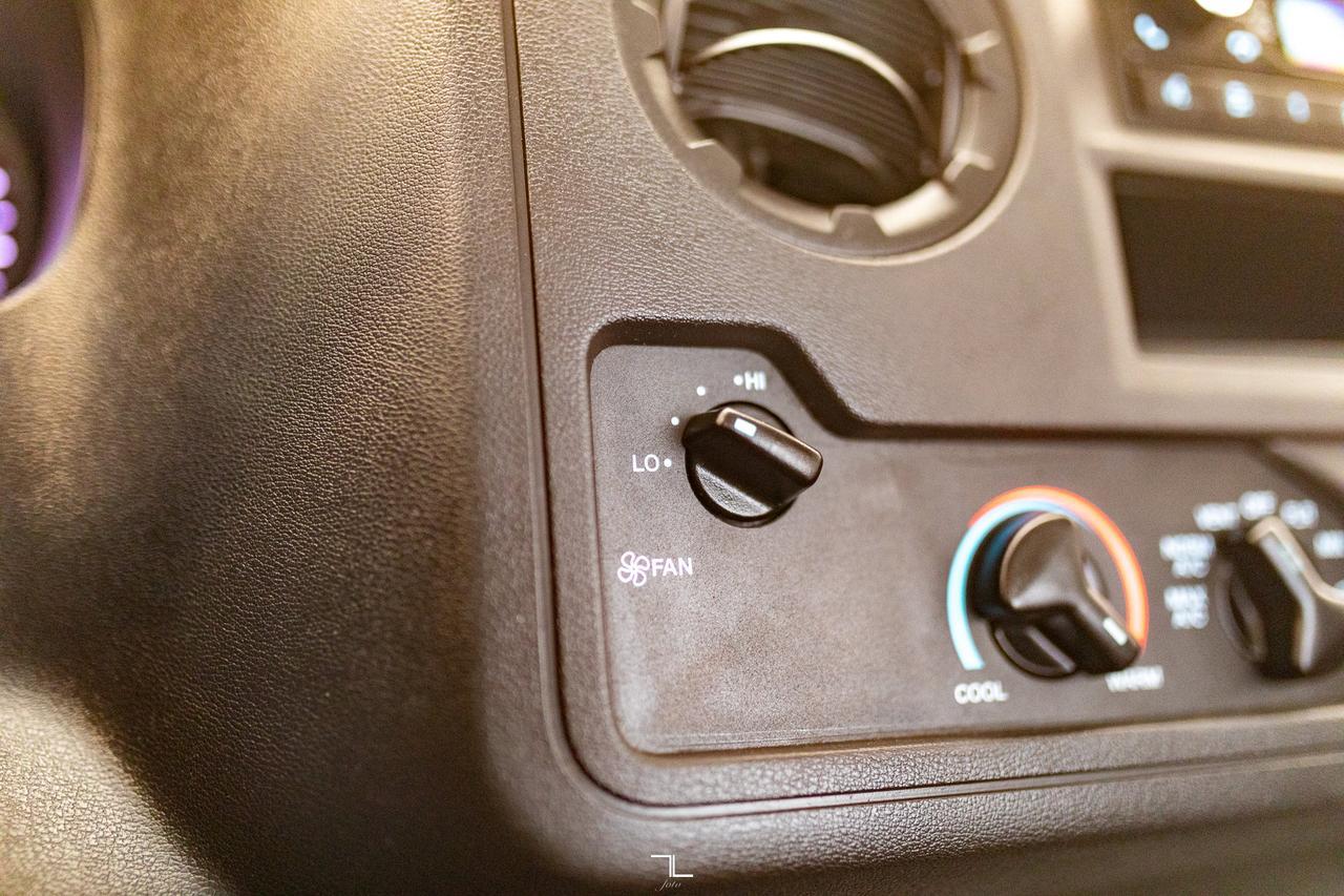 2021 Ford E-450 Cube Van Power Liftgate Red Deer AB