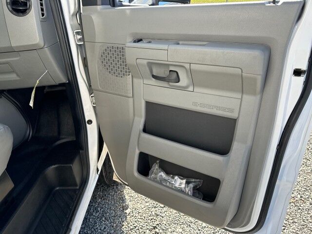 2021 Ford E-450 DRW 15' Box Truck w/ Tuckaway Liftgate Ashland VA