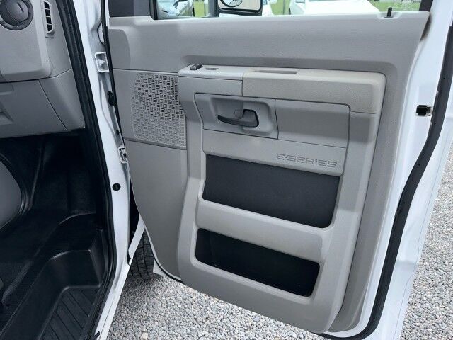 2021 Ford E-Series Cutaway BOX TRUCK 16' w/ LIFT GATE Ashland VA
