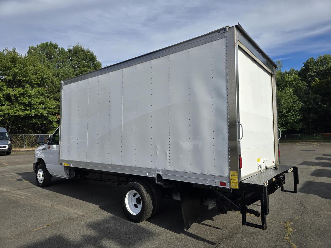 2021 Ford E-Series Cutaway E-450 DRW 16ft Box W/Roll-Up Door and Tuck-Under Liftgate Concord NC