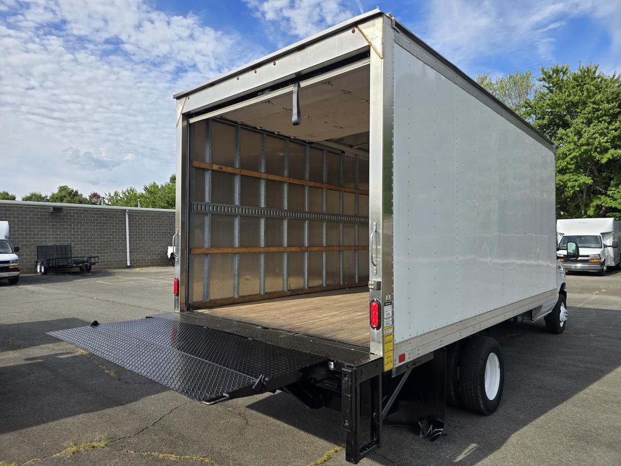 2021 Ford E-Series Cutaway E-450 DRW 16ft Box W/Roll-Up Door and Tuck-Under Liftgate Concord NC