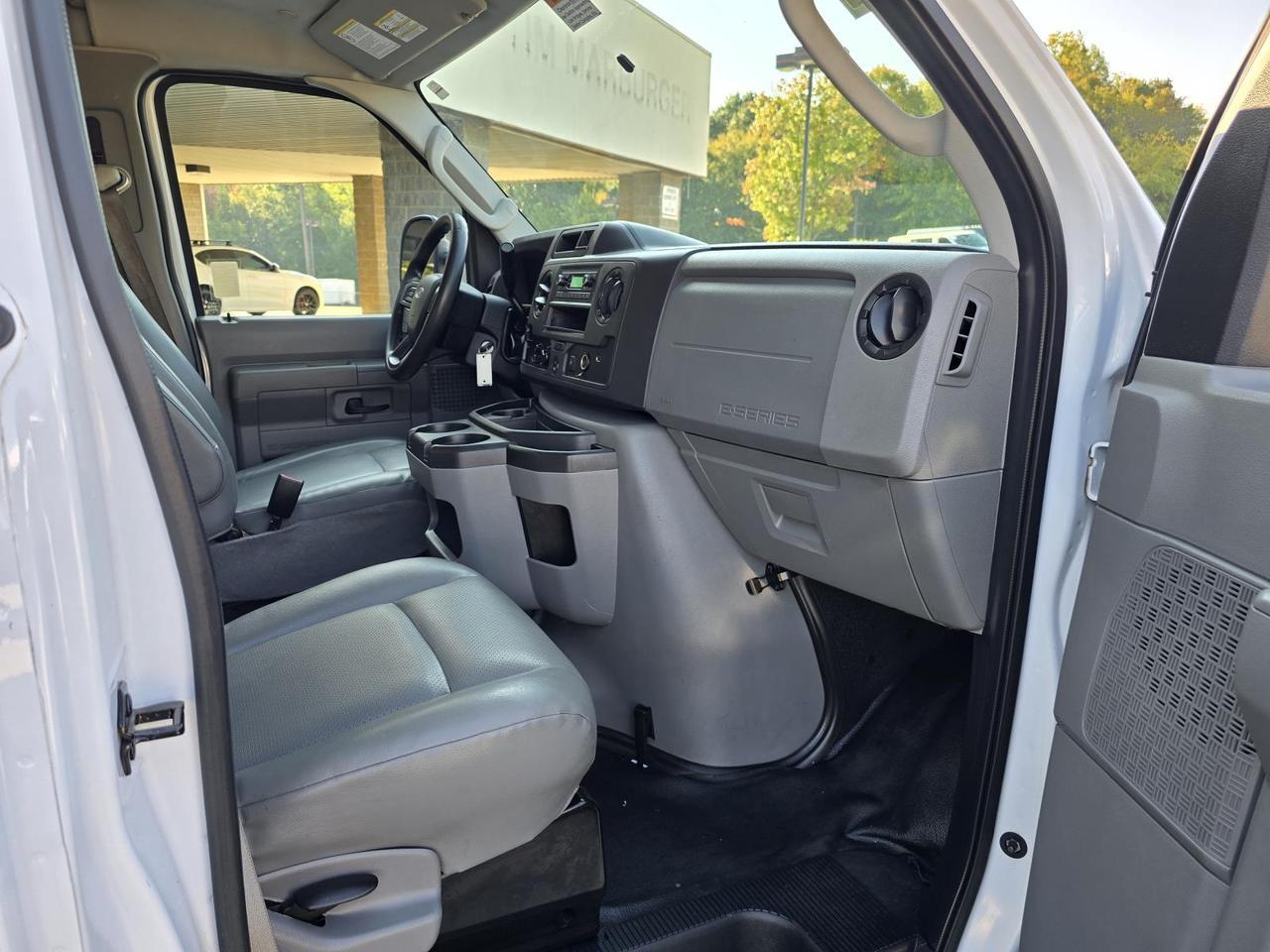 2021 Ford E-Series Cutaway E-450 DRW 16ft Box W/Roll-Up Door and Tuck-Under Liftgate Concord NC