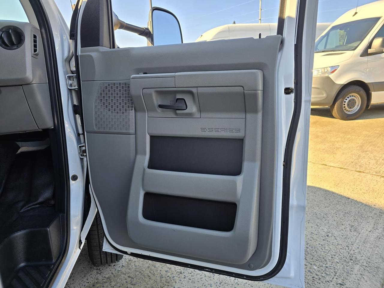 2021 Ford E-Series Cutaway E-450 DRW 16ft Box W/Roll-Up Door and Tuck-Under Liftgate Concord NC