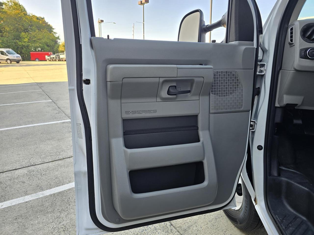 2021 Ford E-Series Cutaway E-450 DRW 16ft Box W/Roll-Up Door and Tuck-Under Liftgate Concord NC