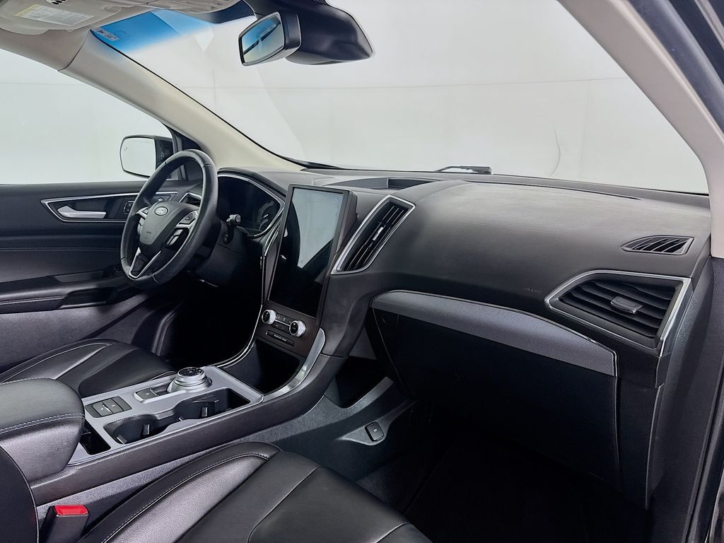 2021 Ford Edge Titanium photo 27