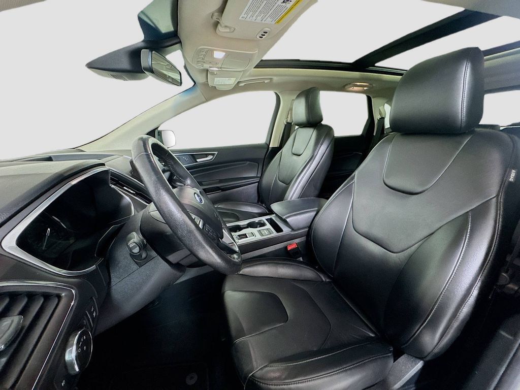 2021 Ford Edge Titanium photo 9