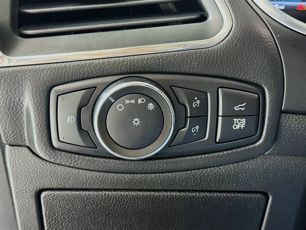 2021 Ford Edge Titanium photo 8