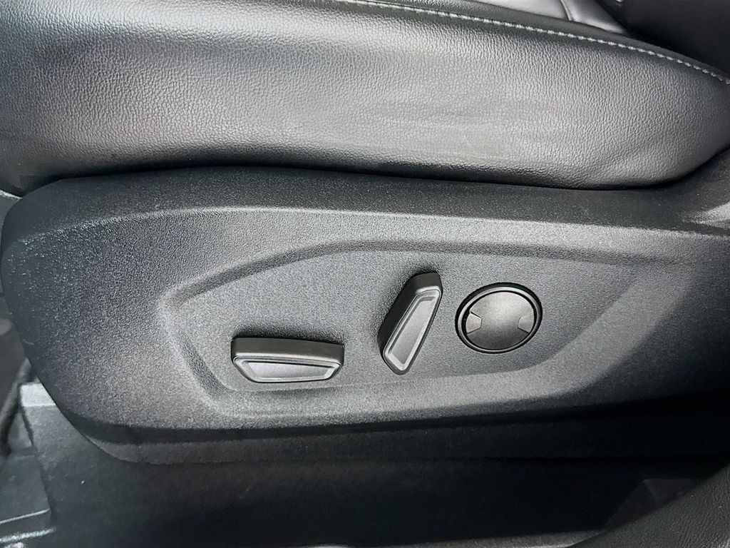 2021 Ford Edge Titanium photo 19
