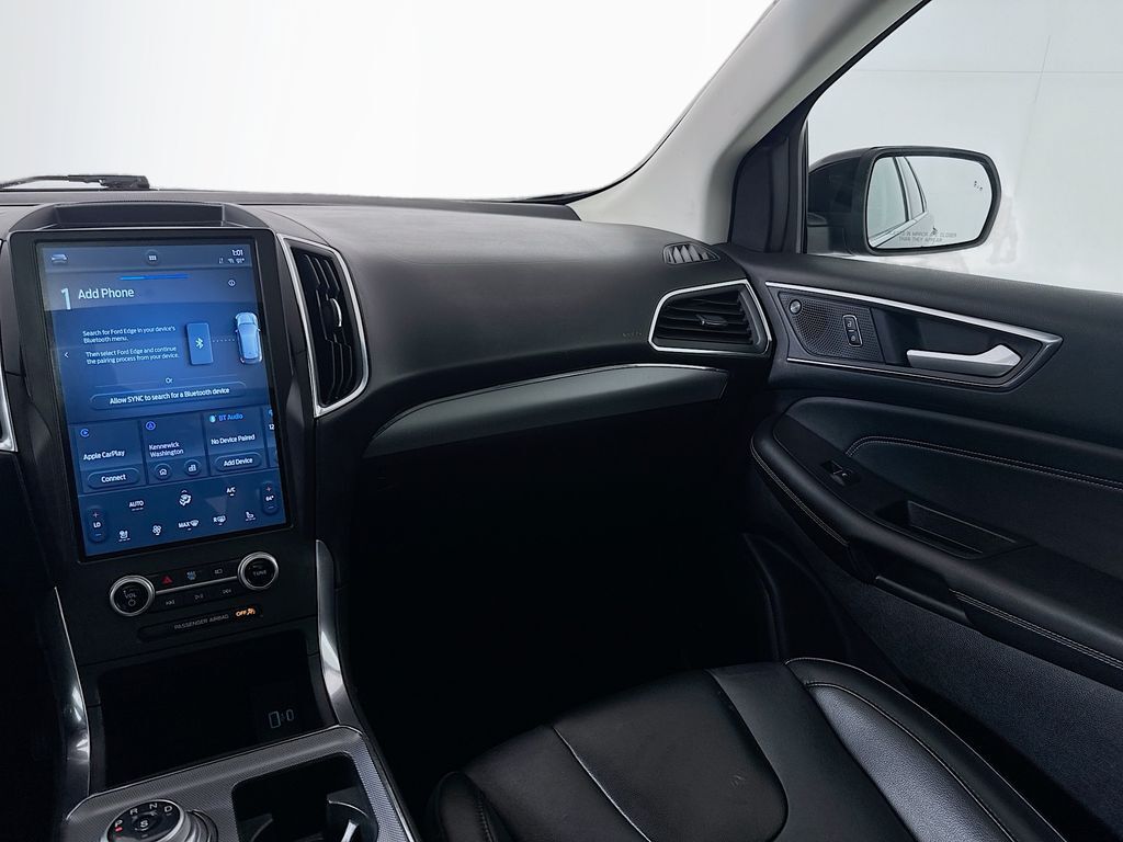 2021 Ford Edge Titanium photo 23