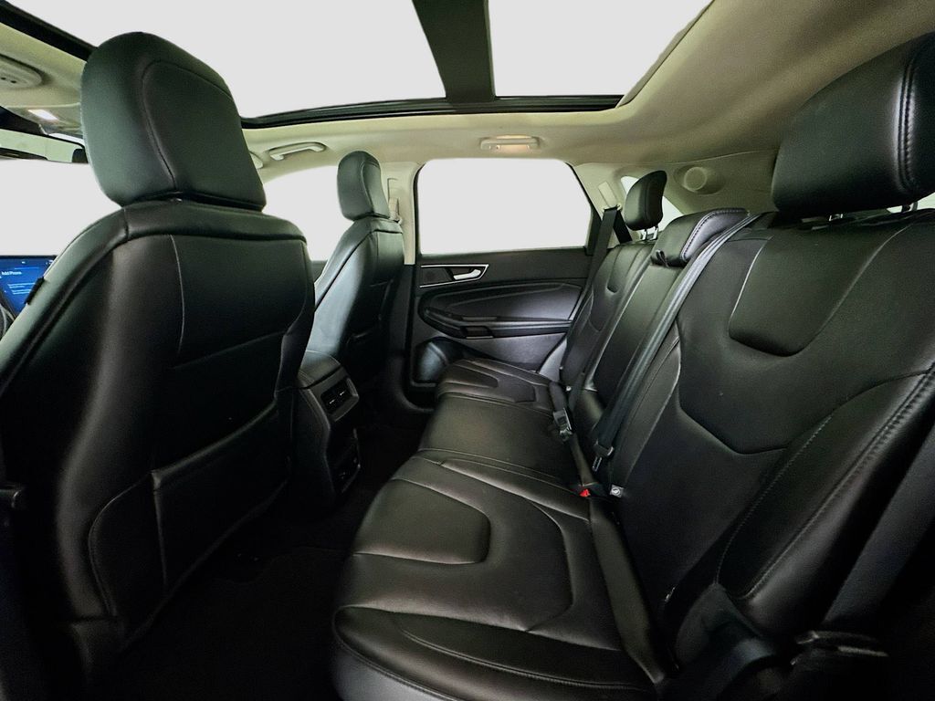 2021 Ford Edge Titanium photo 21