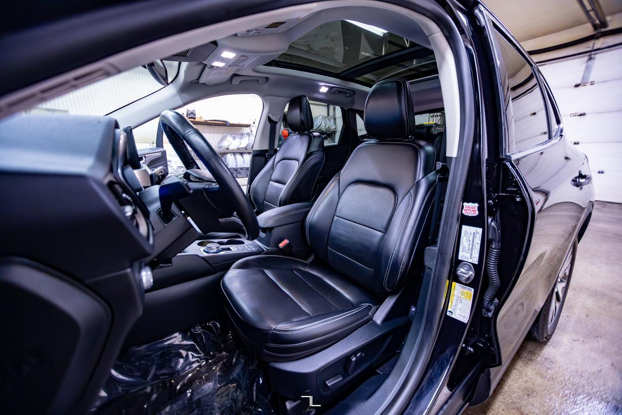 2021 Ford Escape AWD Titanium Leather Roof Nav BCam Red Deer AB