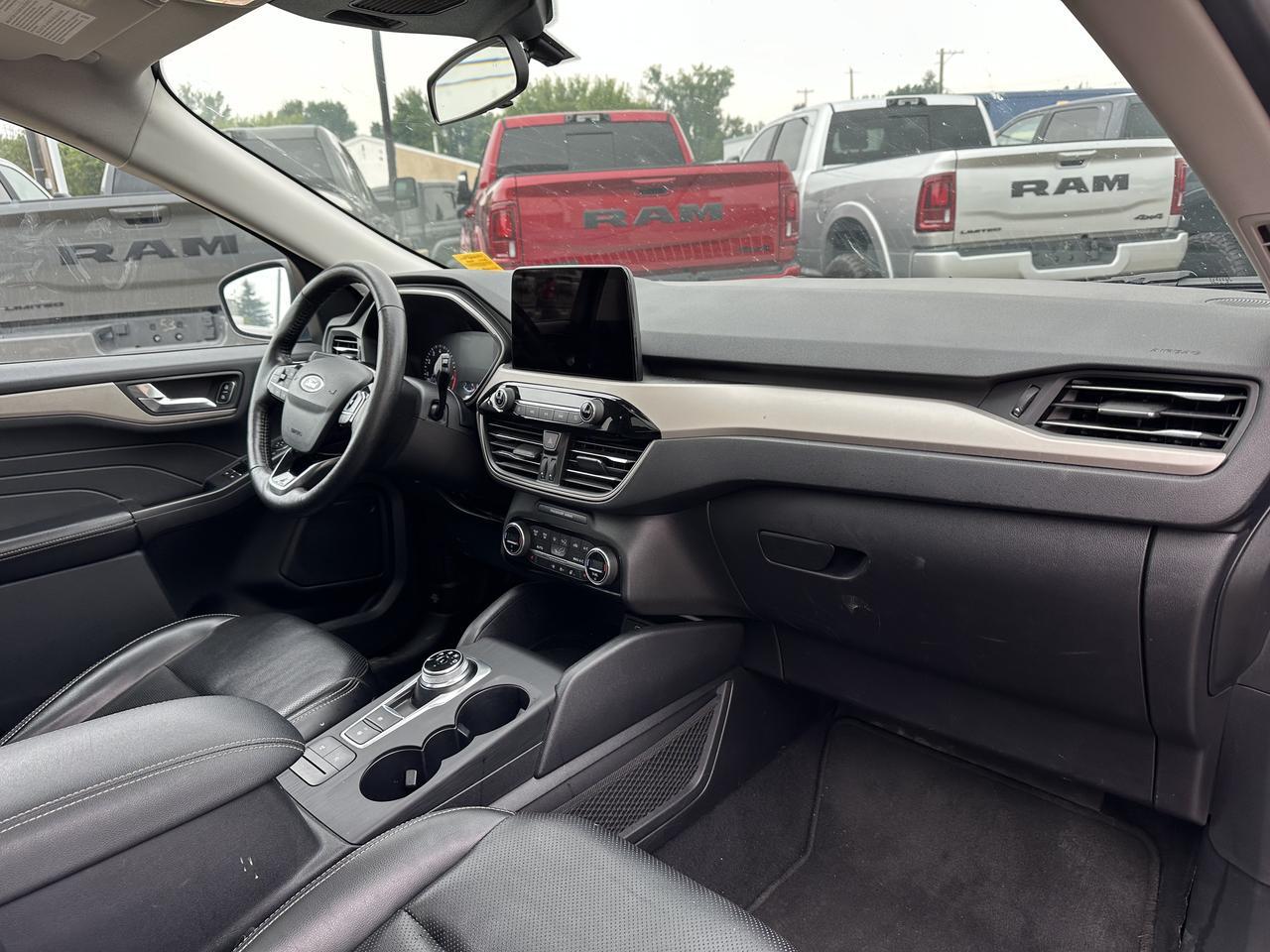 2021 Ford Escape SEL | AWD | Leather | Pano Sun Roof | Power Lift Gate | Heated Seats & Wheel | Adaptive Cruise Redwater AB