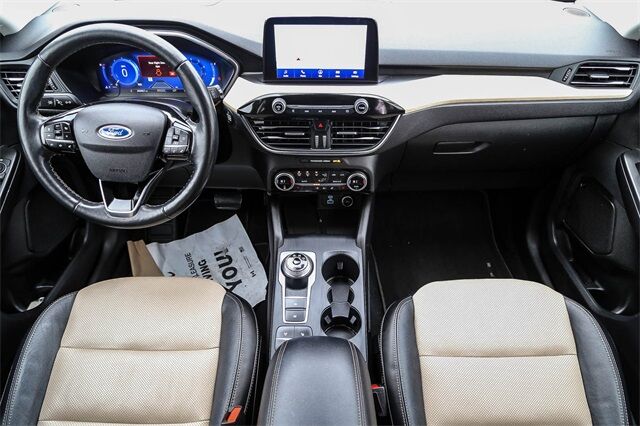 2021 Ford Escape Titanium photo 3