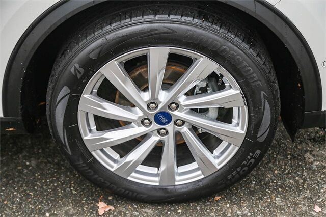 2021 Ford Escape Titanium photo 2