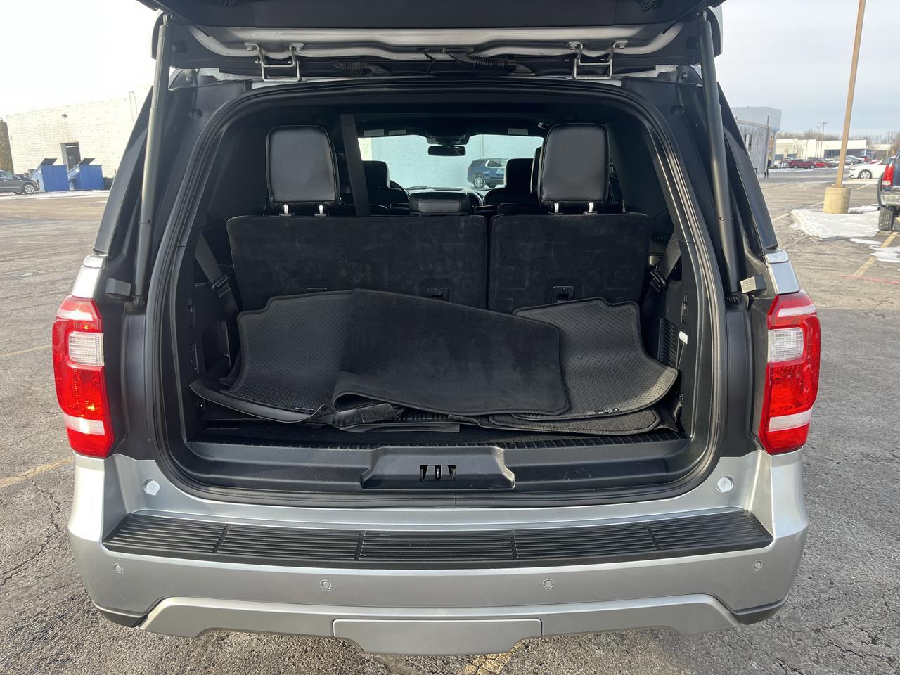 2021 Ford Expedition XLT FX-4 4WD CargoPkg w/360-DegreeRearCamera RemoteStart 2ndRowCaptainsChairs FordCo-Pilot360Assist Saukville WI