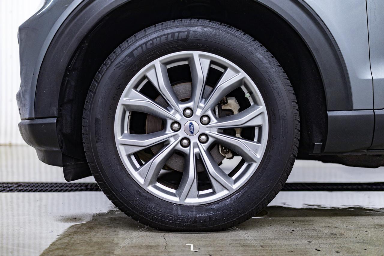 2021 Ford Explorer AWD Limited Leather Roof Nav BCam Red Deer AB