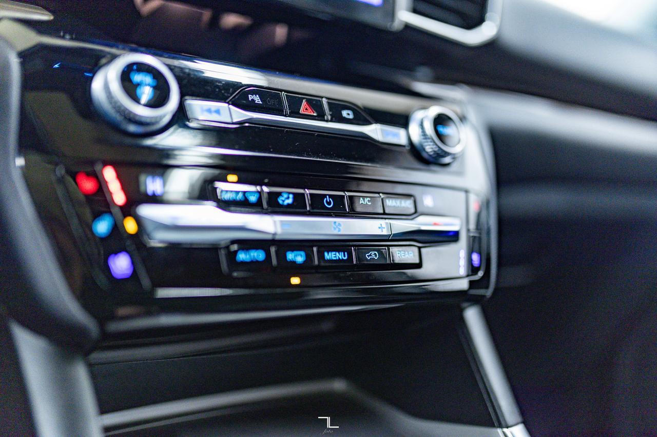 2021 Ford Explorer AWD Limited Leather Roof Nav BCam Red Deer AB