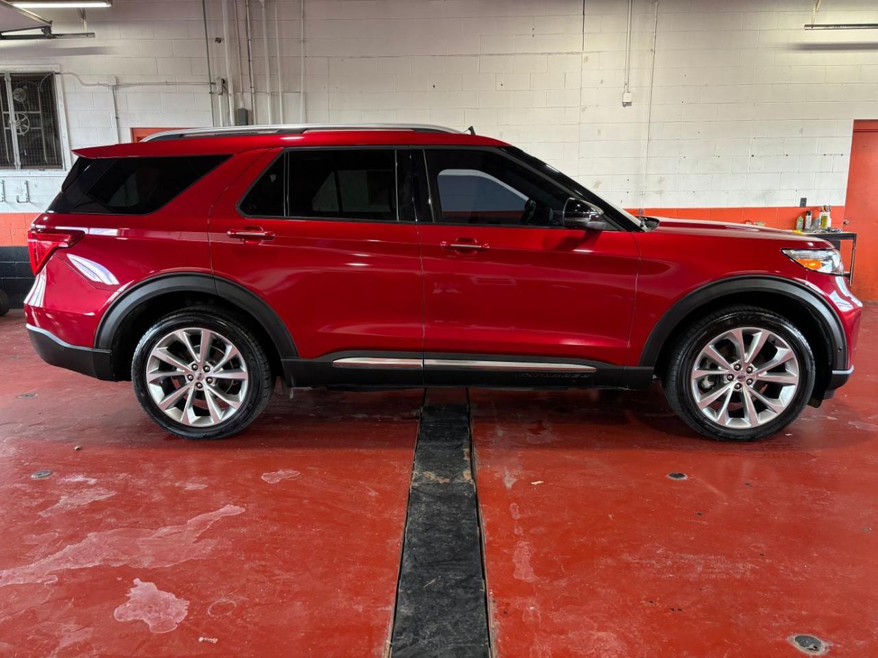 2021 Ford Explorer Platinum 4WD's photo
