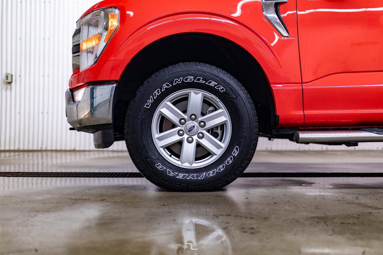 2021 Ford F-150 4x4 Super Crew XLT BCam Topper Red Deer AB