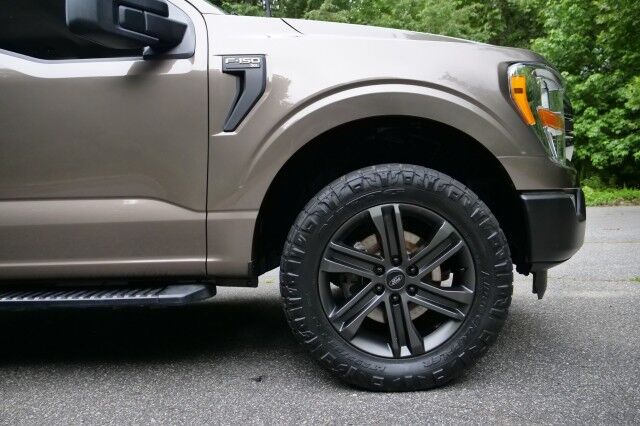 2021 Ford F-150 XL / 5.0L V8 / NITTO Tires / Running Boards! High Point NC