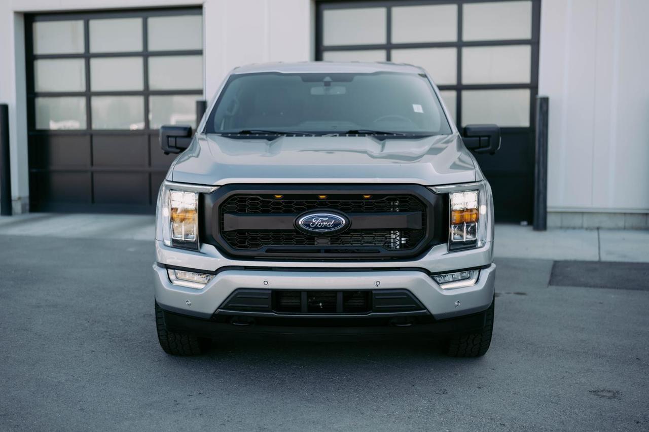 2021 Ford F-150 XLT photo 2