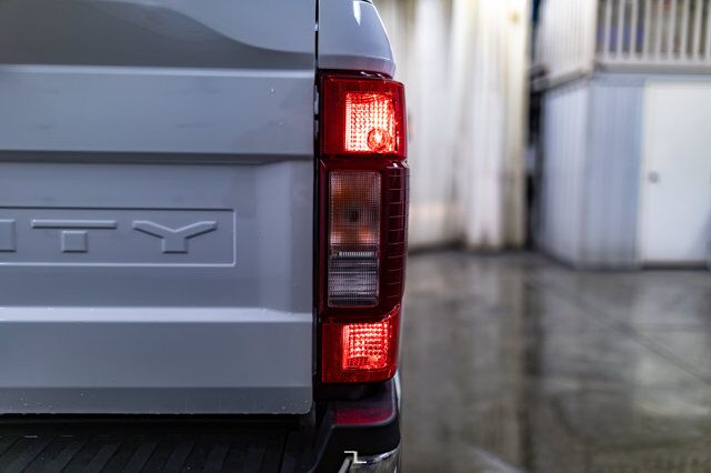 2021 Ford F-250 4x4 Crew Cab XLT FX4 BCam Red Deer AB