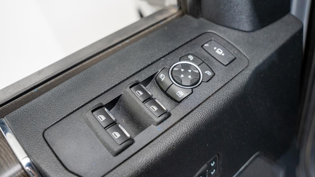 2021 Ford F-250 LARIAT Ultimate w/ Tremor Off-Road & Black Appearance Franklin TN