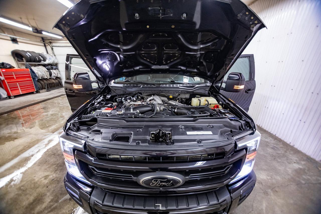 2021 Ford F-350 4x4 Crew Cab Lariat Tremor Diesel Leather Roof Nav Red Deer AB