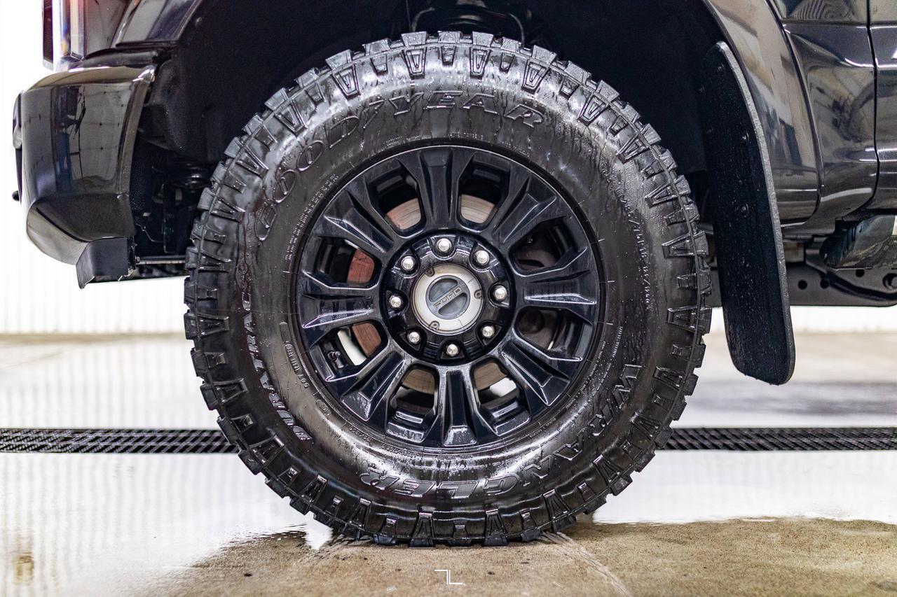 2021 Ford F-350 4x4 Crew Cab Lariat Tremor Diesel Leather Roof Nav Red Deer AB