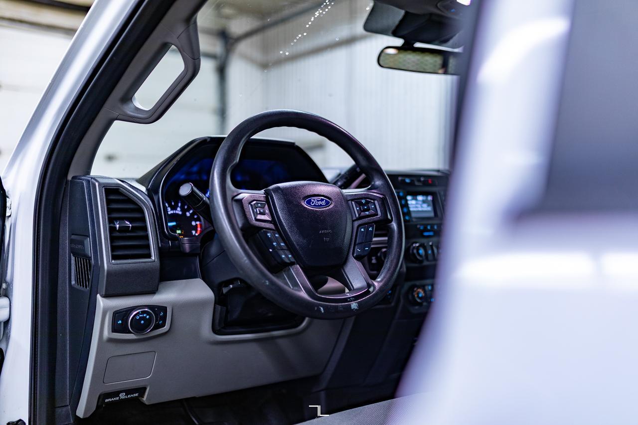 2021 Ford F-350 4x4 Crew Cab XL Deck BCam Red Deer AB