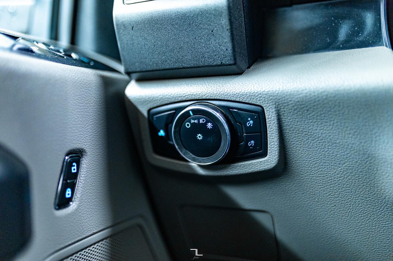 2021 Ford F-350 4x4 Crew Cab XL Deck BCam Red Deer AB