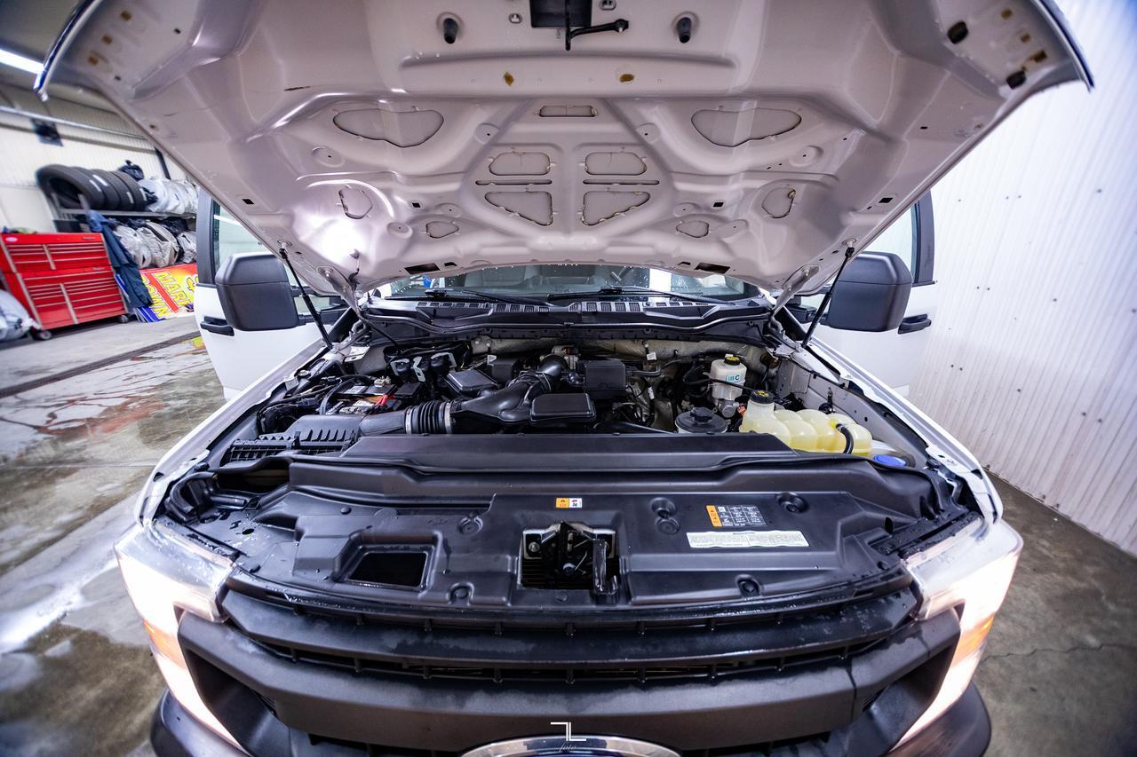 2021 Ford F-350 4x4 Crew Cab XL Deck BCam Red Deer AB