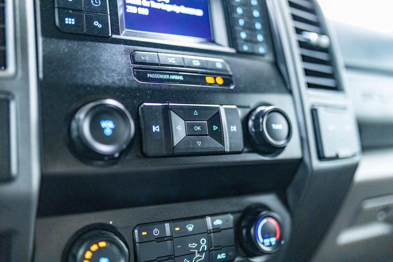 2021 Ford F-350 4x4 Crew Cab XL Deck BCam Red Deer AB