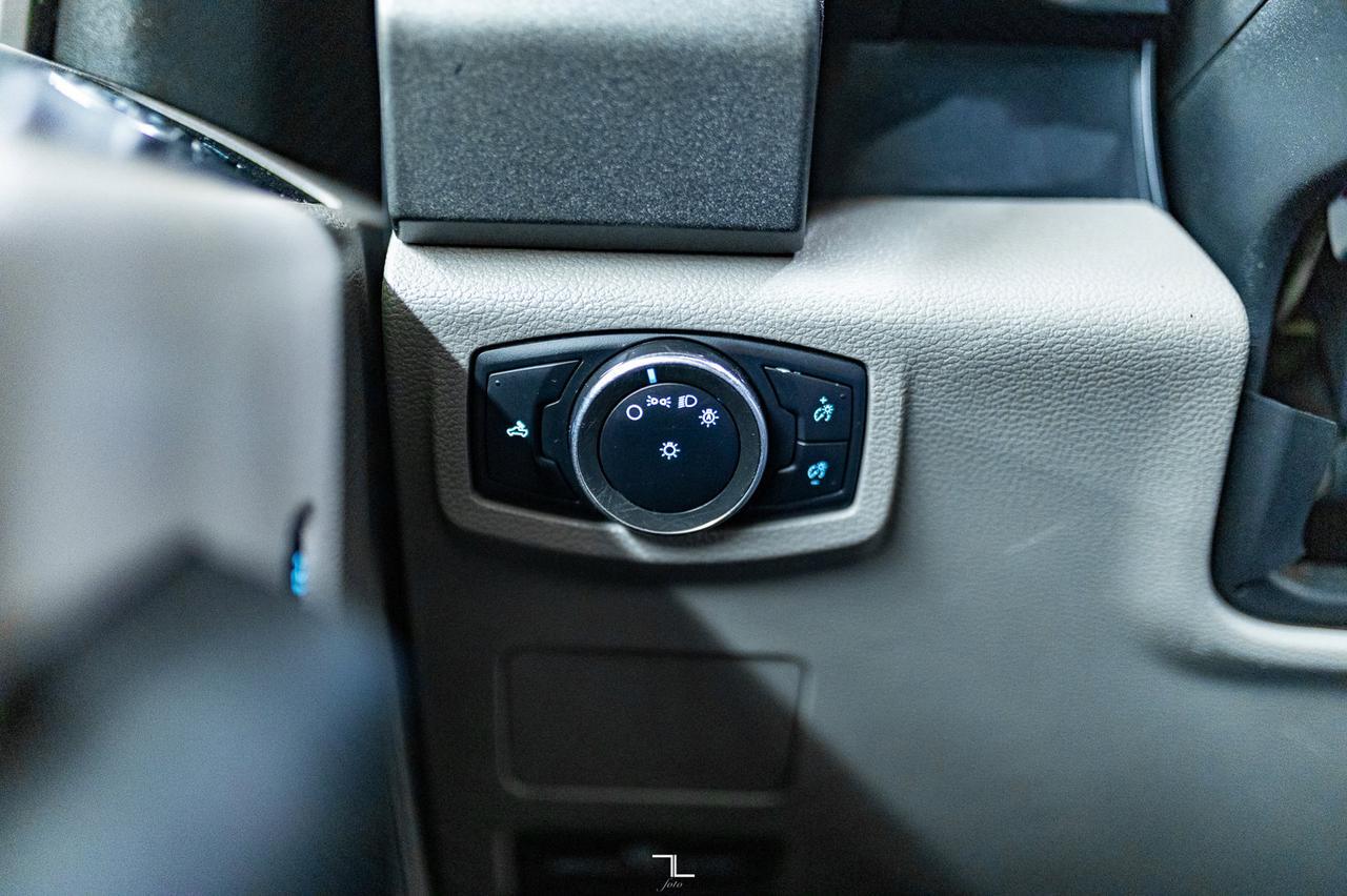 2021 Ford F-350 4x4 Crew Cab XL Deck BCam Red Deer AB