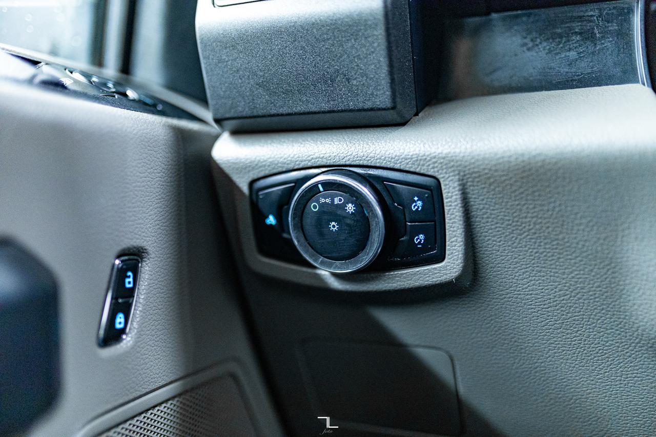 2021 Ford F-350 4x4 Crew Cab XL Deck BCam Red Deer AB