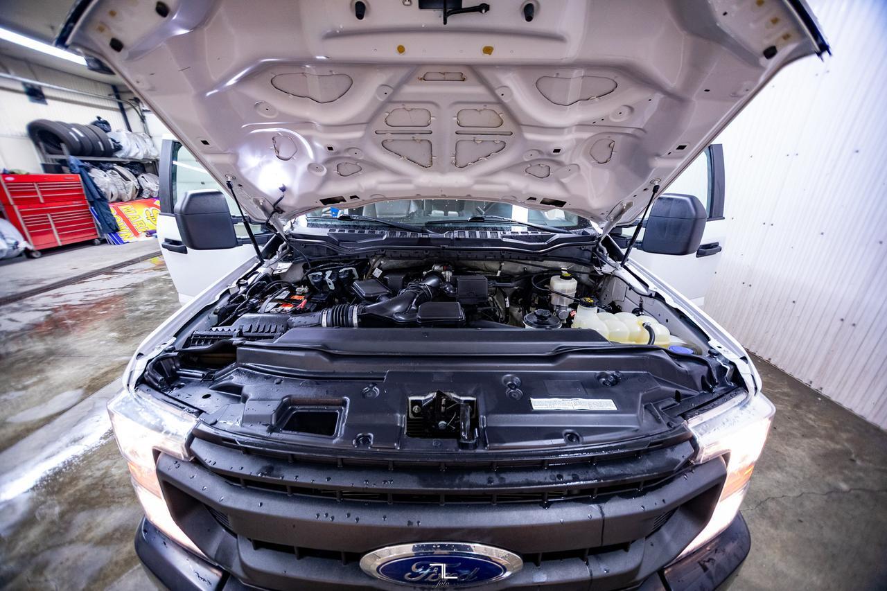 2021 Ford F-350 4x4 Crew Cab XL Deck BCam Red Deer AB