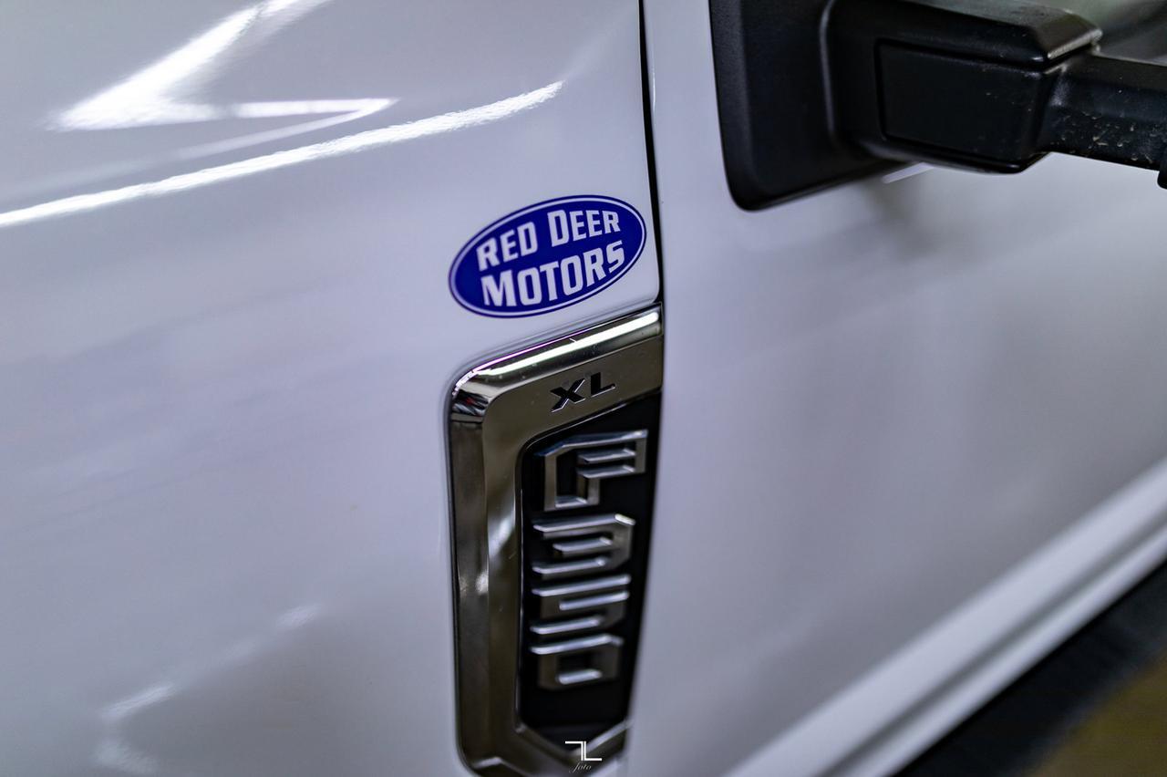 2021 Ford F-350 4x4 Crew Cab XL Deck BCam Red Deer AB