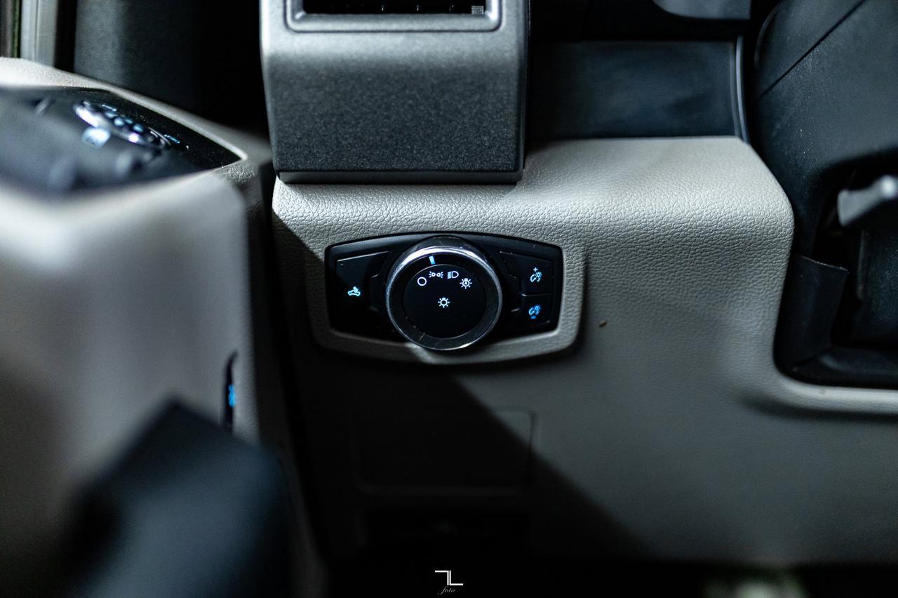 2021 Ford F-350 4x4 Crew Cab XL Deck BCam Red Deer AB