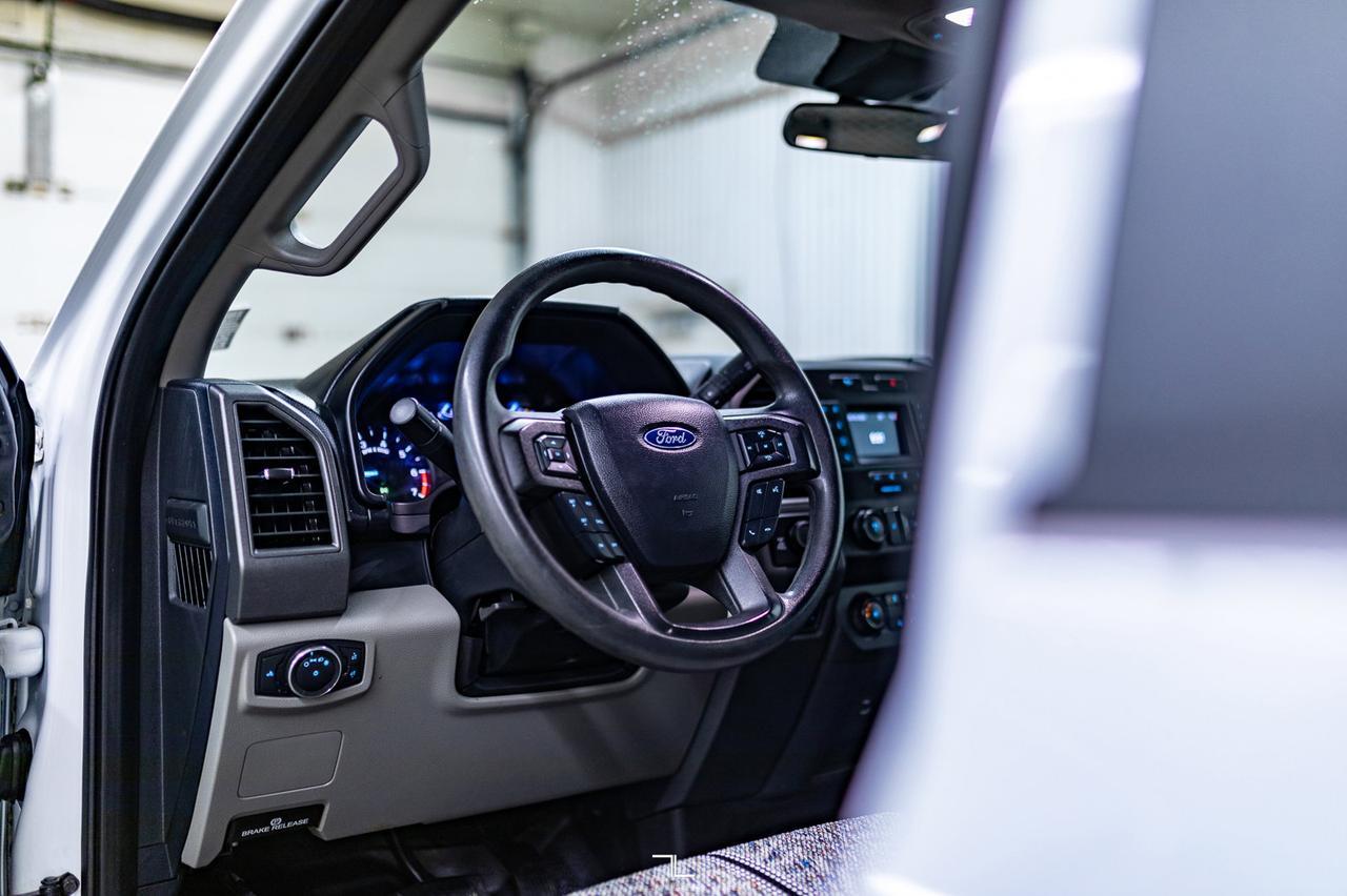 2021 Ford F-350 4x4 Crew Cab XL Deck BCam Red Deer AB