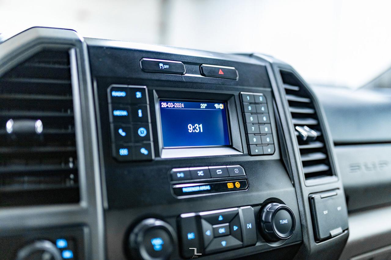 2021 Ford F-350 4x4 Crew Cab XL Deck BCam Red Deer AB