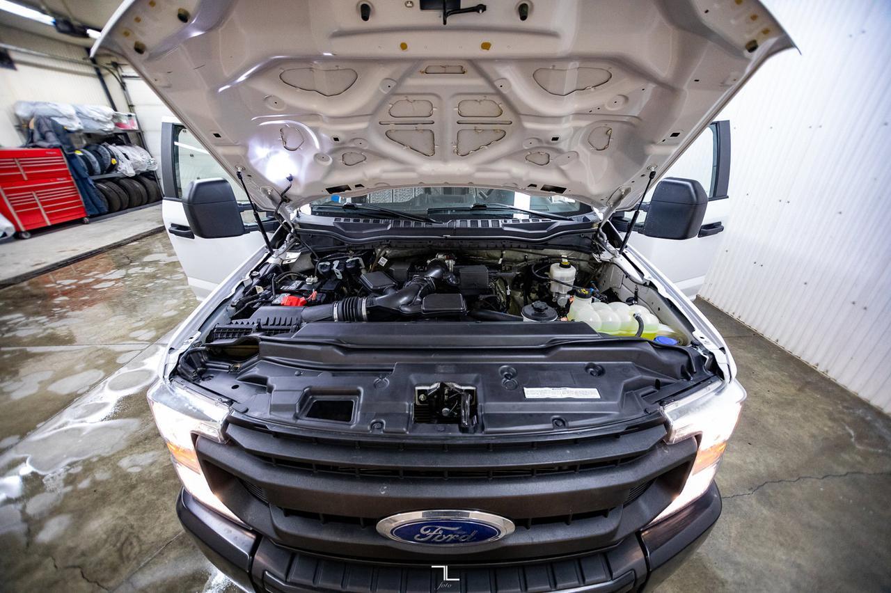 2021 Ford F-350 4x4 Crew Cab XL Deck BCam Red Deer AB