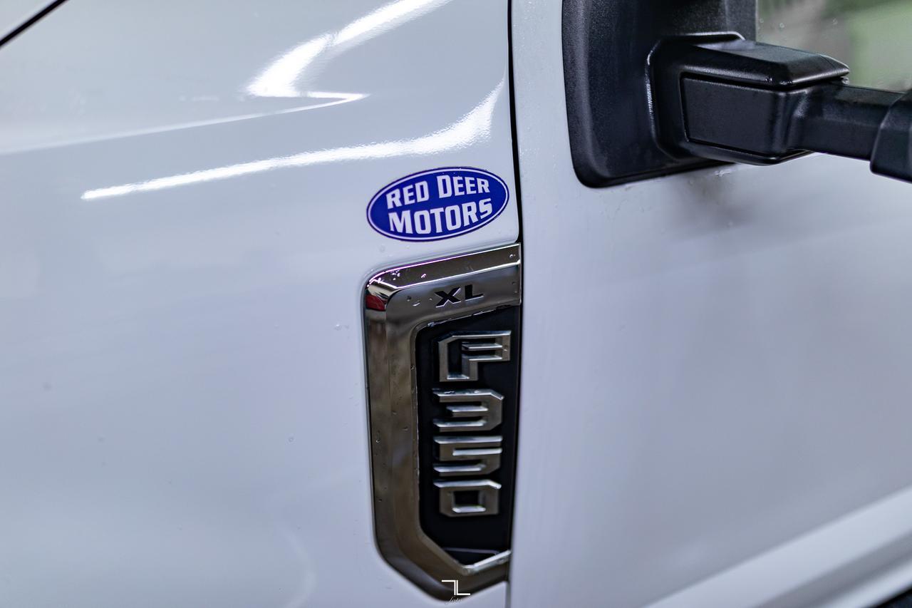 2021 Ford F-350 4x4 Crew Cab XL Deck BCam Red Deer AB