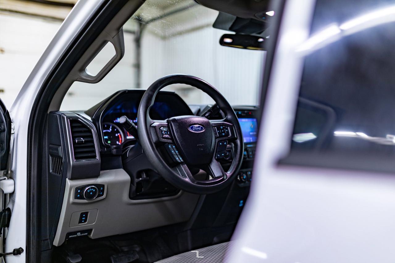 2021 Ford F-350 4x4 Crew Cab XLT Deck Diesel PSeat Red Deer AB